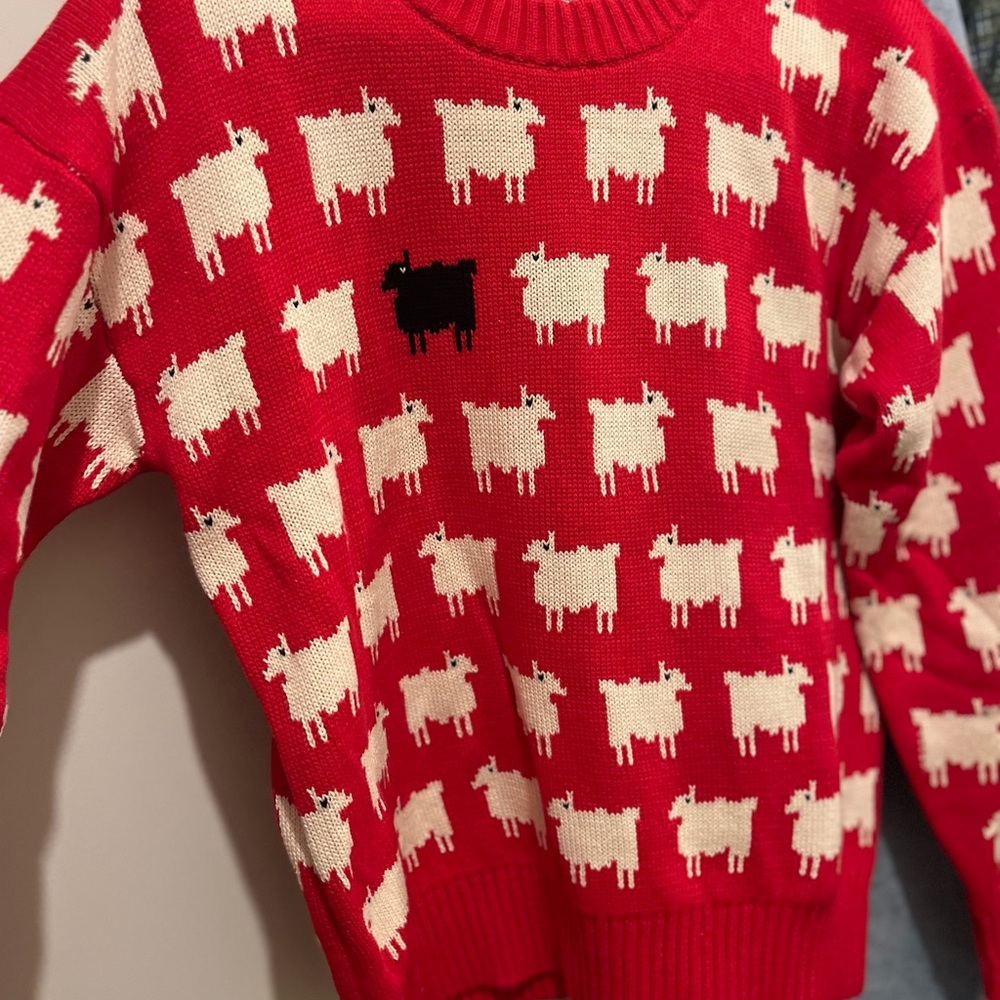 Red Sheep Pattern Sweater - Picture 5 of 6